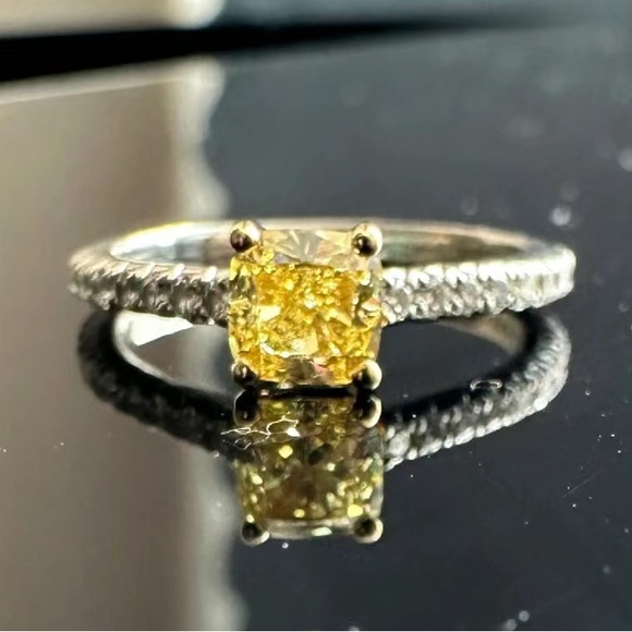Tiffany NOVO fancy vivid yellow yellow diamond ring in .53 carat. - Picture 6 of 11